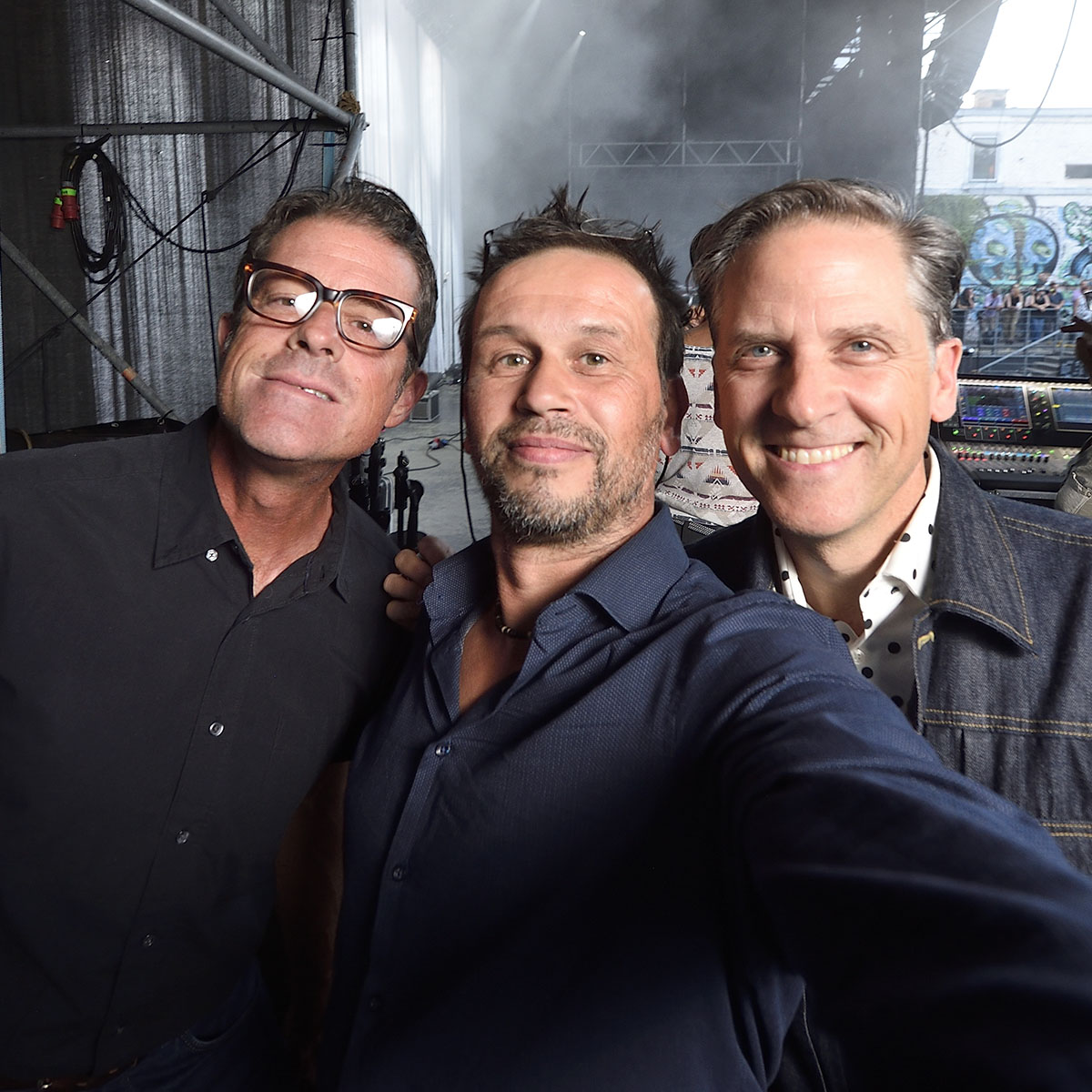 Selfie Johannes Zinner mit John Convertino und Joey Burns von der Band Calexico
